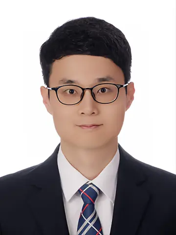 [기자의 눈] 광화문에 핀 기적, 우리가 잊은 봄의 얼굴