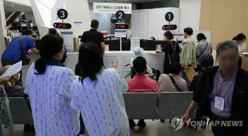 치료 길어질수록 가계 부담 커져간다… 의료비, '재난 수준' 부담