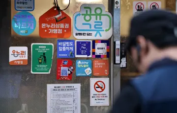 페이(Pay) 하루 사용액 1조원… 플라스틱 카드 밀어냈다