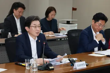 장기·과잉 추심 막는다… 매입채권추심업 허가제로 전환